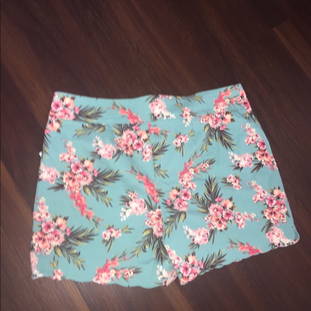 Counterparts Scalloped Hem Tropical Print Stretch Shorts NWT - Picture 3 of 7